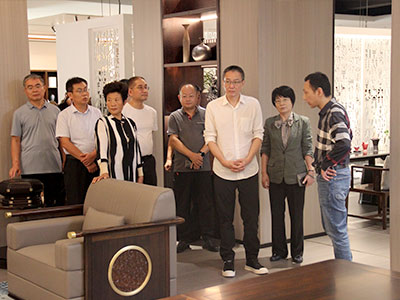 施振宇院长莅临运达娱乐公司生产基地参观工厂指导工作